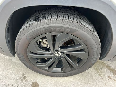 Used 2023 Volkswagen Atlas SE image 11