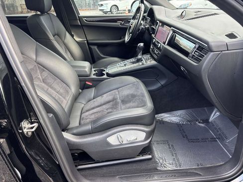 Used 2021 Porsche Macan w/ Driver Memory Package image 16