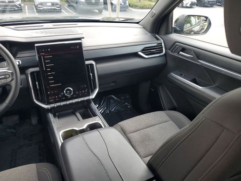 Used 2025 GMC Acadia Elevation FWD image 18
