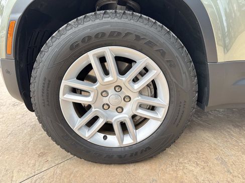 Used 2024 Land Rover Defender 110 S image 10