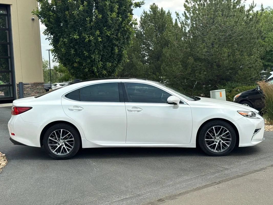 Used 2017 Lexus ES 350 w/ Navigation System Package FWD image 42