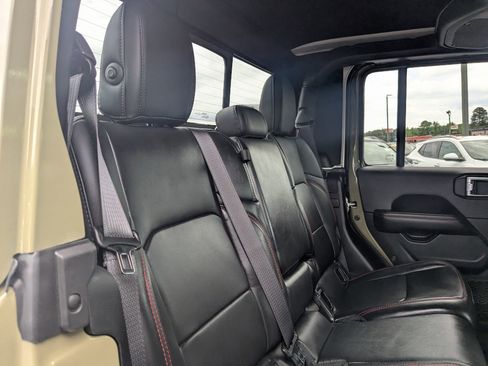 Used 2025 Jeep Gladiator Rubicon AWD/4WD image 25