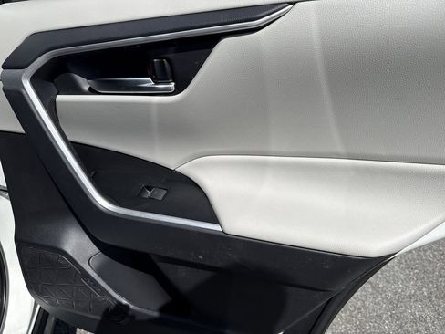 Used 2025 Toyota RAV4 XLE w/ Convenience Package image 16