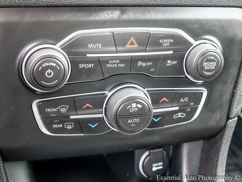 Used 2019 Dodge Charger SXT w/ Navigation & Travel Group image 18