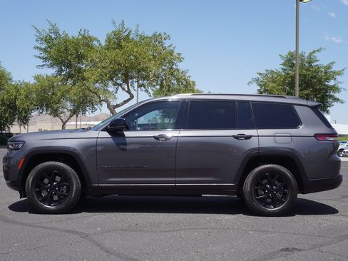 Used 2025 Jeep Grand Cherokee L Altitude RWD image 2