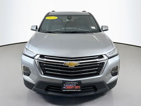 Used 2023 Chevrolet Traverse LT FWD image 2