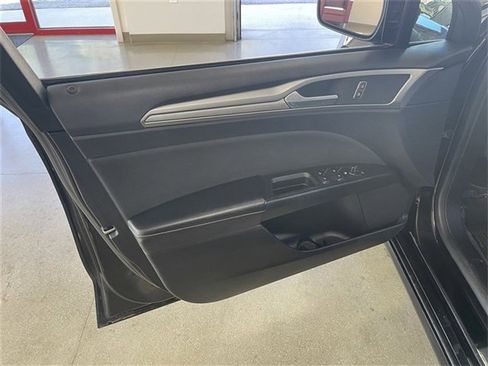 Used 2019 Ford Fusion SE image 11
