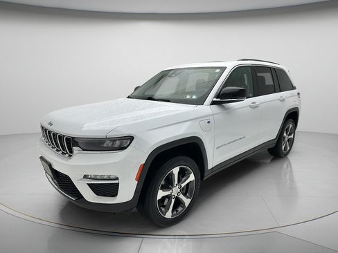 Used 2023 Jeep Grand Cherokee 4WD 4xe image 7