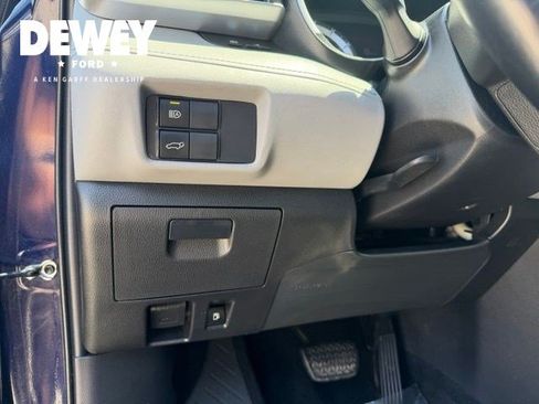 Used 2022 Toyota Highlander XLE AWD/4WD image 13