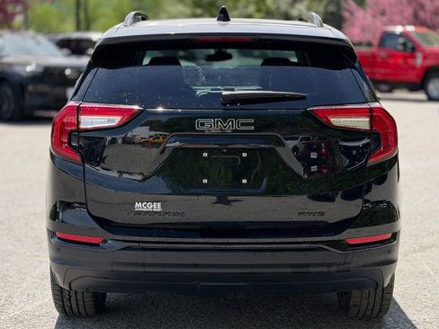 Used 2022 GMC Terrain SLT w/ Infotainment Package II AWD/4WD image 3