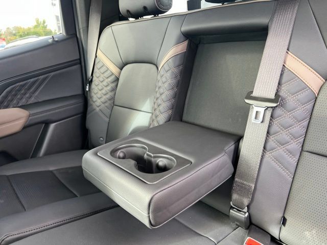 Used 2024 GMC Canyon Denali AWD/4WD image 21