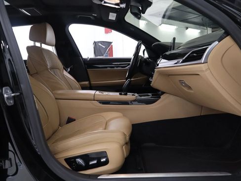 Used 2019 BMW 750i xDrive w/ Executive Package AWD/4WD image 28