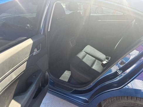 Used 2017 Hyundai Elantra Value Edition FWD image 3