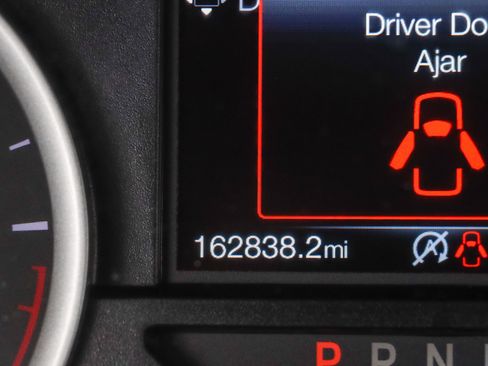 Used 2019 Ford Expedition XLT w/ Equipment Group 201A AWD/4WD image 17