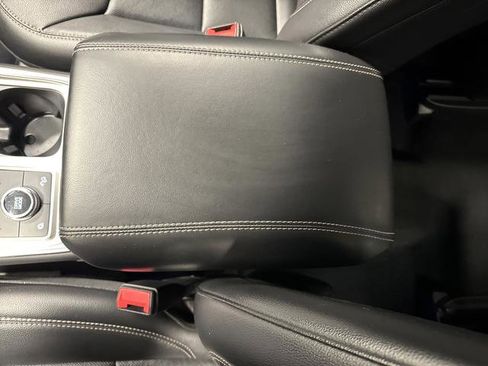 Used 2023 Ford Explorer Limited image 21