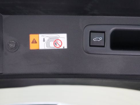 Certified 2025 Toyota Highlander LE FWD image 34