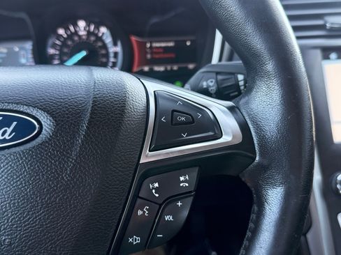 Used 2017 Ford Fusion SE w/ Equipment Group 602A image 24