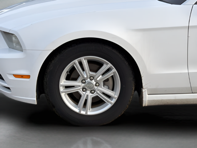 Used 2014 Ford Mustang Convertible RWD image 18