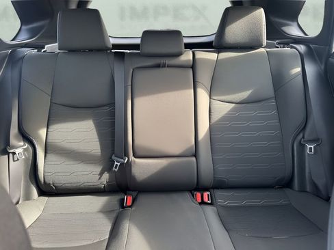 Used 2024 Toyota RAV4 SE image 11