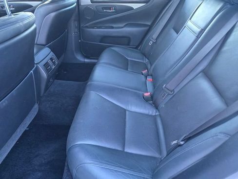 Used 2016 Lexus LS 460 w/ Comfort Package RWD image 15