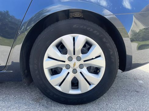 Used 2015 Chevrolet Cruze LS image 12