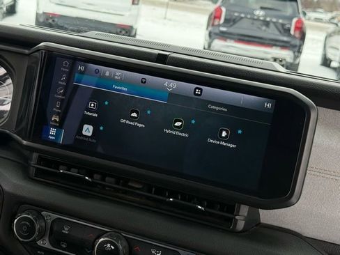 Used 2024 Jeep Wrangler Unlimited image 22