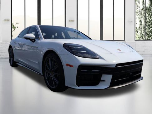 Used 2025 Porsche Panamera RWD image 7