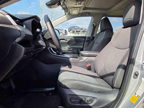 Used 2025 Toyota RAV4 XLE w/ Convenience Package FWD image 27