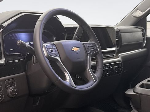 Used 2026 Chevrolet Silverado 1500 LT image 7
