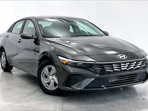 Certified 2024 Hyundai Elantra SE FWD image 11