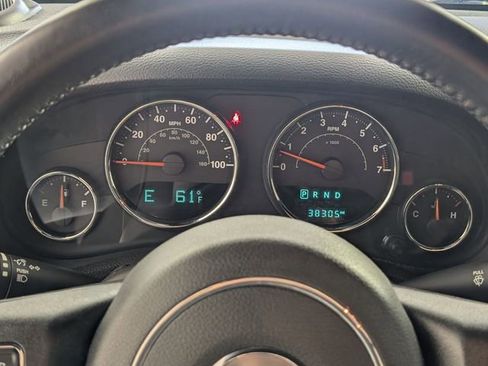 Used 2017 Jeep Wrangler Unlimited Rubicon w/ Connectivity Group AWD/4WD image 15