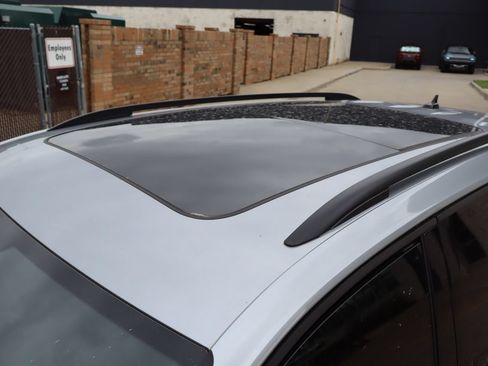 Used 2024 Volkswagen Tiguan SE R-Line w/ MDO Package, Three-Row FWD image 4