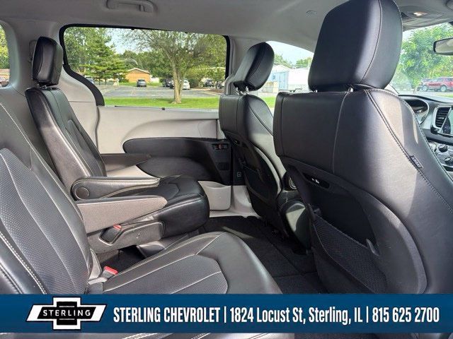 Used 2024 Chrysler Pacifica Touring-L FWD image 15