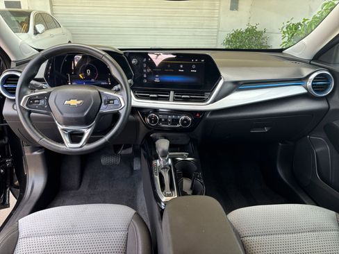 Used 2025 Chevrolet Trax LT w/ LT Convenience Package image 33