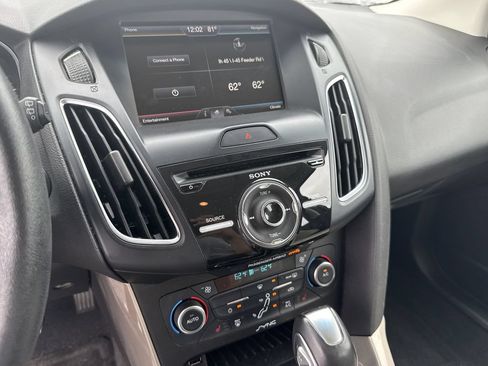 Used 2015 Ford Focus Titanium FWD image 20