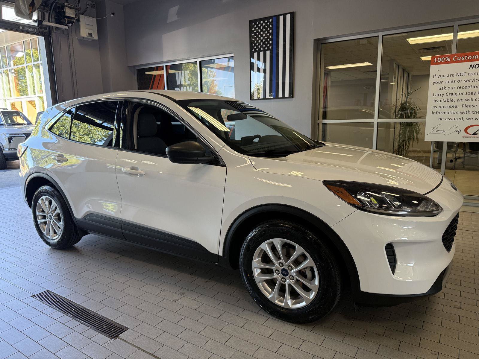 Used 2022 Ford Escape SE FWD image 3
