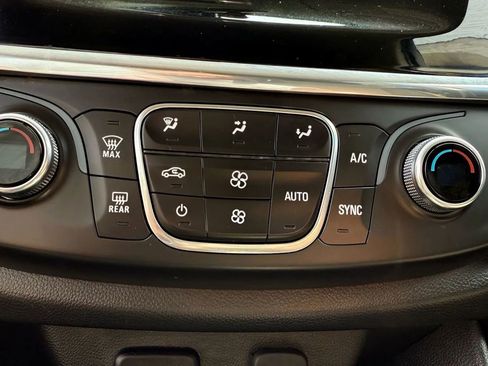 Used 2020 Chevrolet Traverse LS image 22