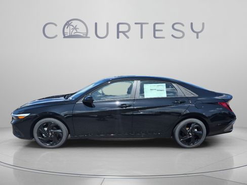 New 2026 Hyundai Elantra SEL Sport FWD image 2