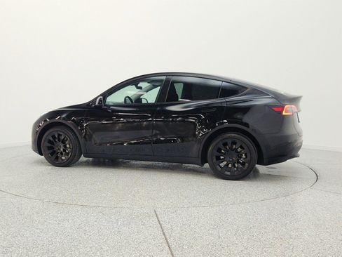 Used 2024 Tesla Model Y Long Range AWD/4WD image 8