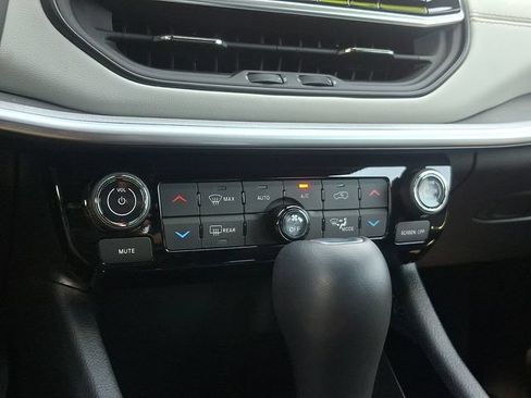 Certified 2025 Jeep Compass Limited w/ Elite Group AWD/4WD image 15