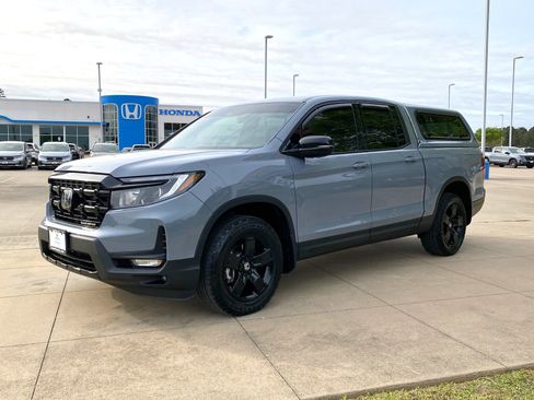 Used 2025 Honda Ridgeline Black Edition image 3