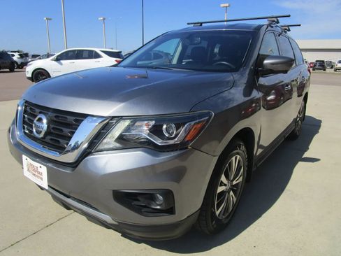 Used 2017 Nissan Pathfinder SL FWD image 5