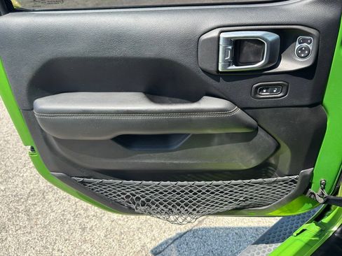 Used 2019 Jeep Wrangler Unlimited Sahara AWD/4WD image 22