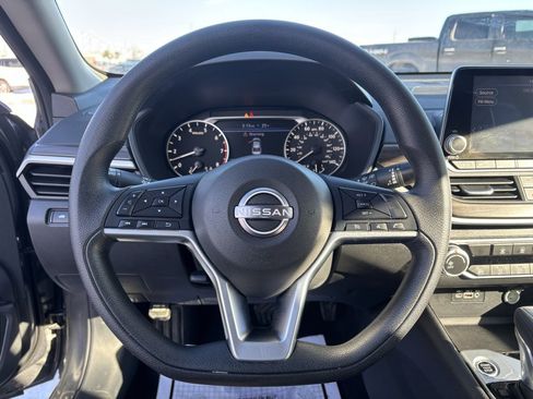 Used 2024 Nissan Altima 2.5 SV image 13