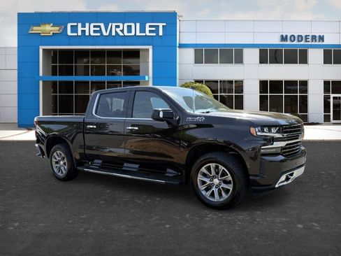 Used 2019 Chevrolet Silverado 1500 High Country w/ Technology Package AWD/4WD image 5