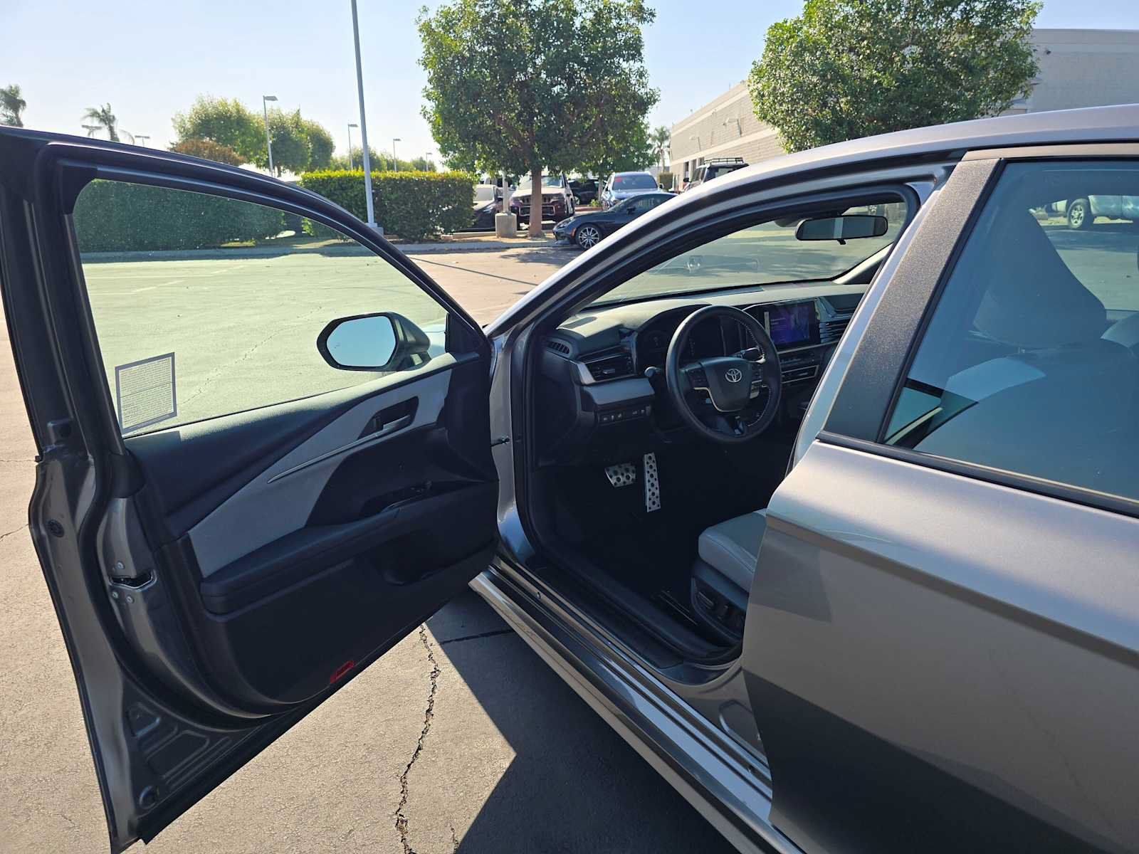Used 2026 Toyota Camry SE AWD/4WD image 19