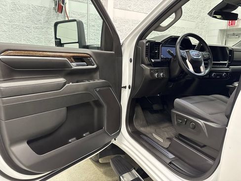 Used 2024 GMC Sierra 3500 SLE w/ SLE Value Package AWD/4WD image 15