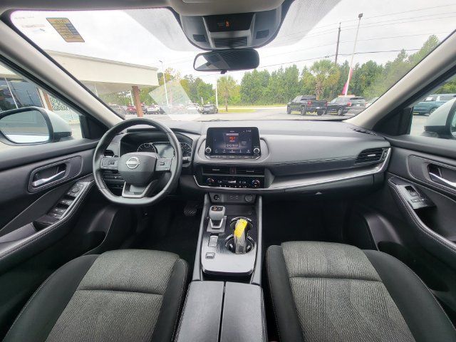 Used 2025 Nissan Rogue SV FWD image 14