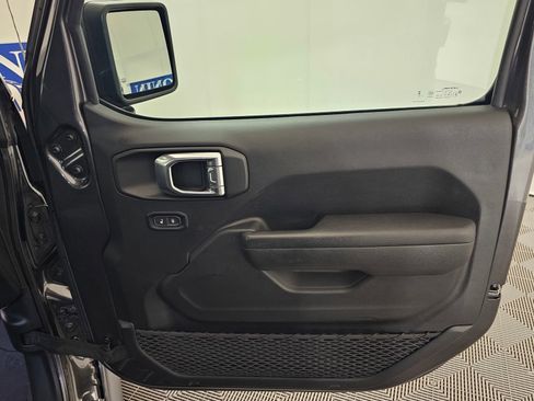 Used 2023 Jeep Gladiator Sport AWD/4WD image 26