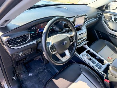 Used 2022 Ford Explorer XLT w/ Equipment Group 202A image 11